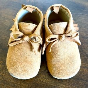 Cute baby moccasins 6-12mo